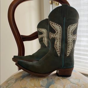 Beautiful Frye daisy duke cowboy boots
